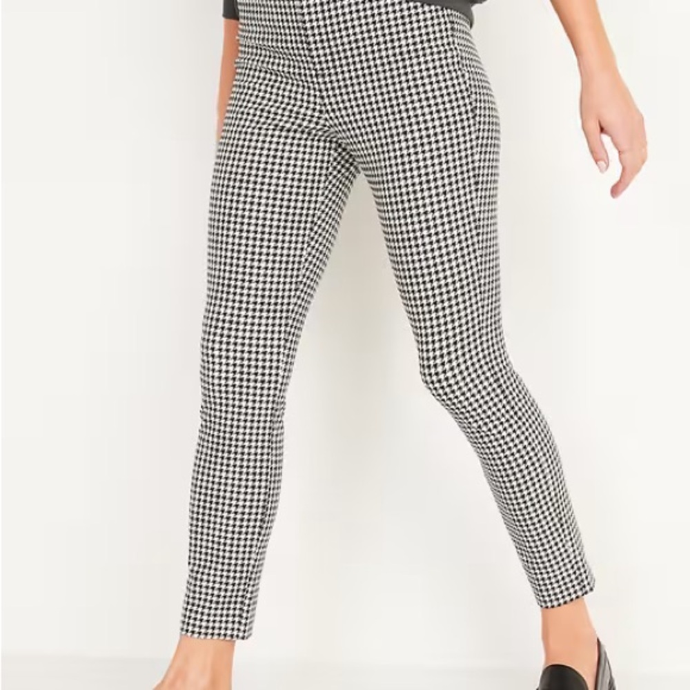 Old Navy Black and White Houndstooth Pixie Pants